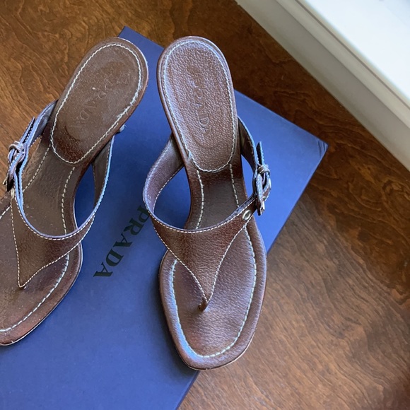Prada brown leathe sandals - Picture 2 of 5